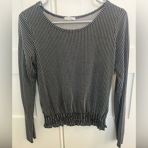 Black and white striped cropped long-sleeve t-shirt